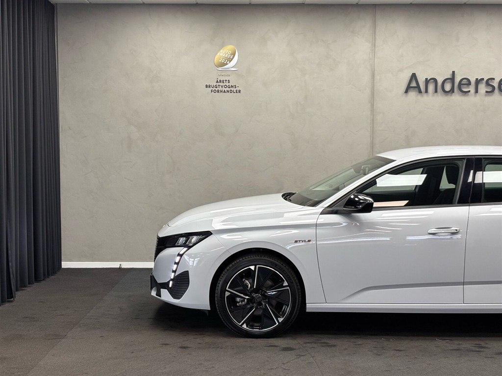 Peugeot e-308 EL Style 156HK Stc Aut. - Image 4