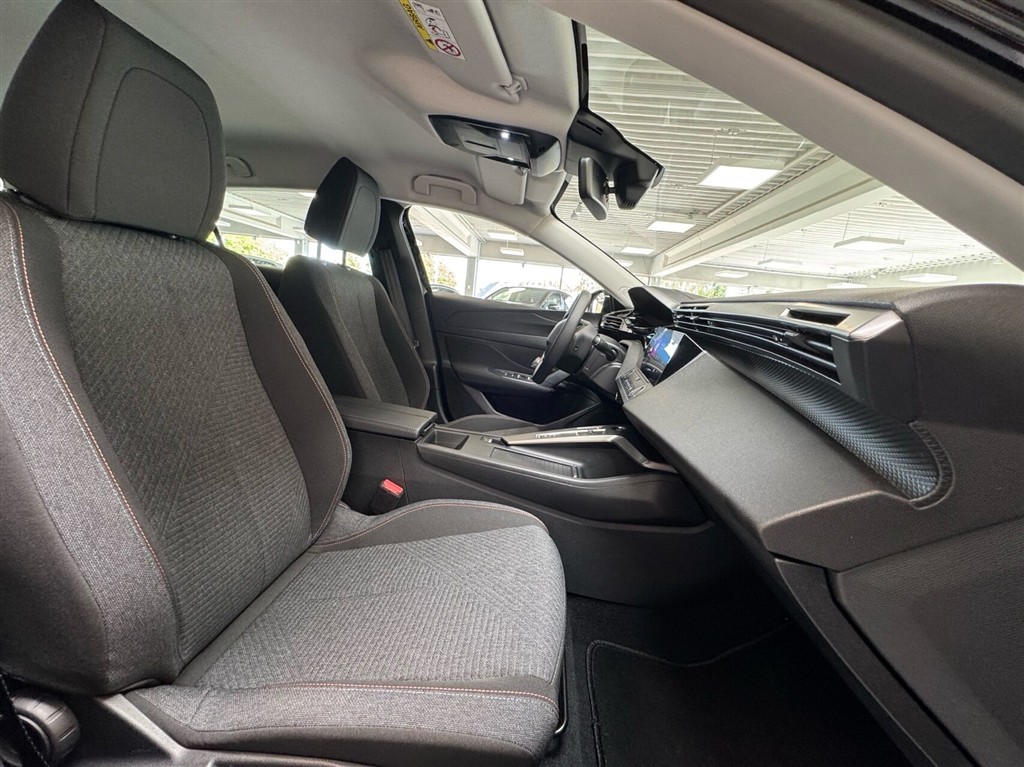 Peugeot e-308 EL Style 156HK 5d Aut. - Image 9