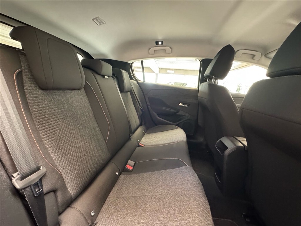 Peugeot e-308 EL Style 156HK 5d Aut. - Image 10