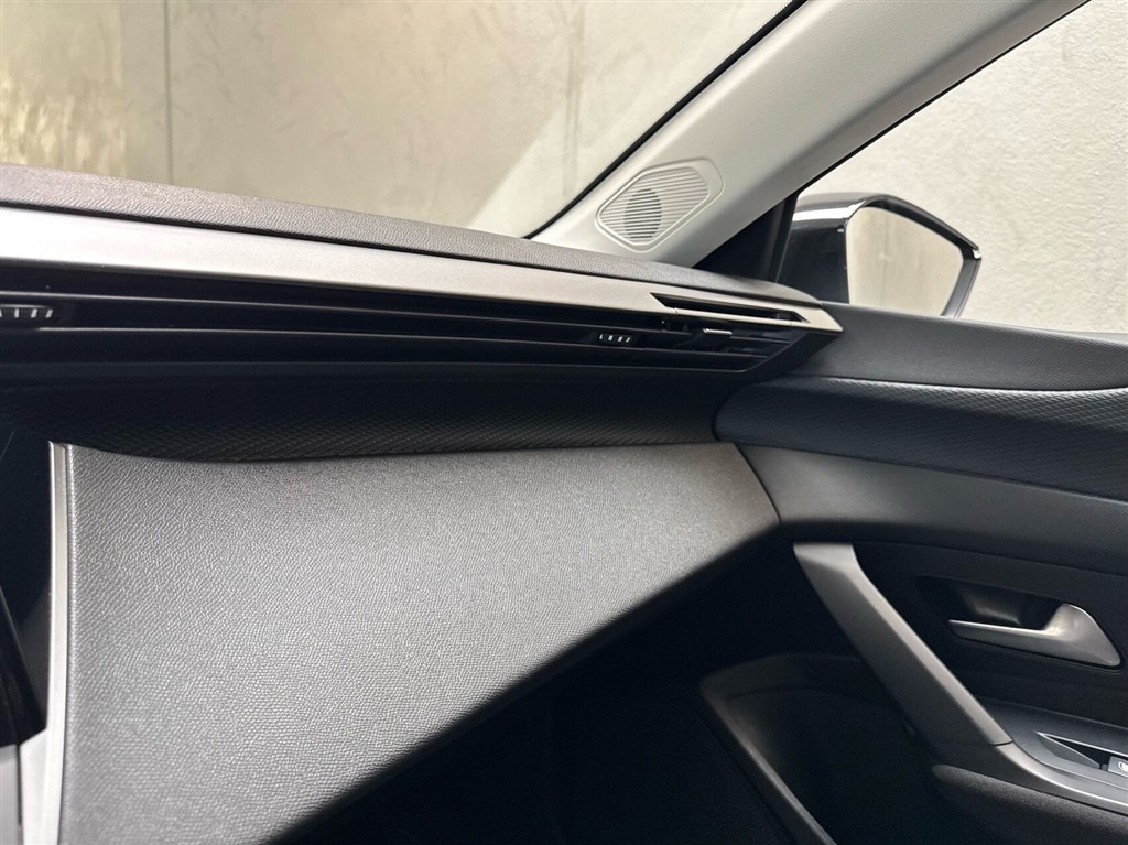 Peugeot e-308 EL Style 156HK 5d Aut. - Image 17