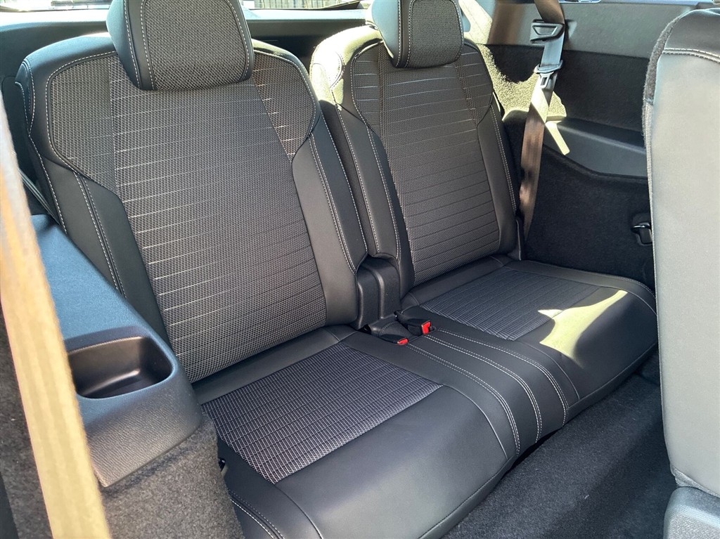 Peugeot e-5008 EL GT 210HK 5d Aut. - Image 18