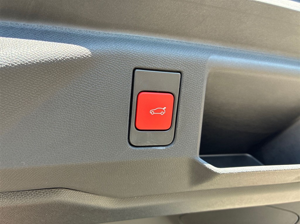 Peugeot e-5008 EL GT 210HK 5d Aut. - Image 19