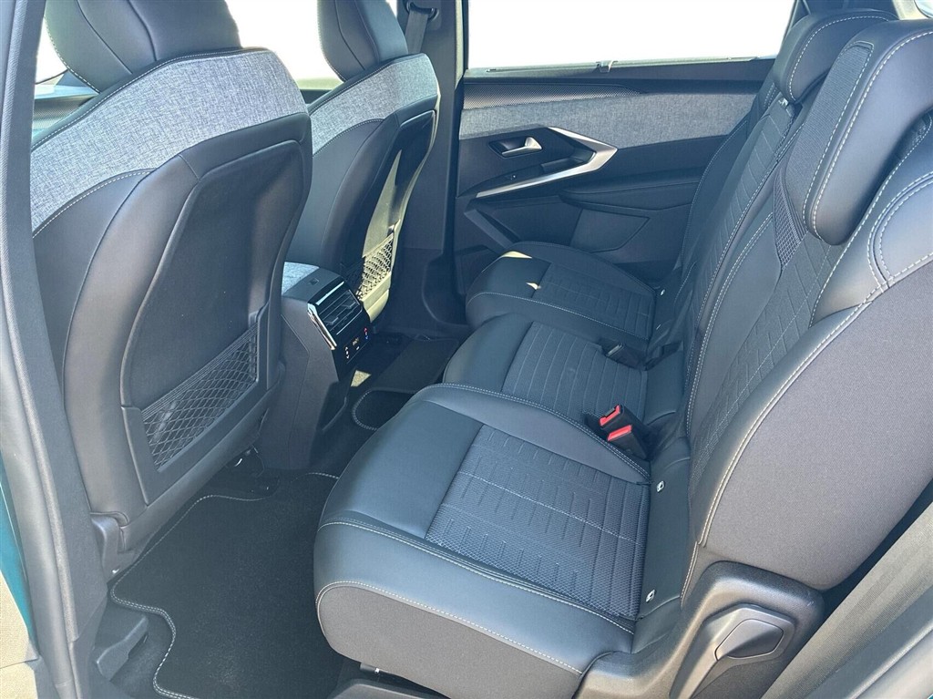 Peugeot e-5008 EL GT 210HK 5d Aut. - Image 12