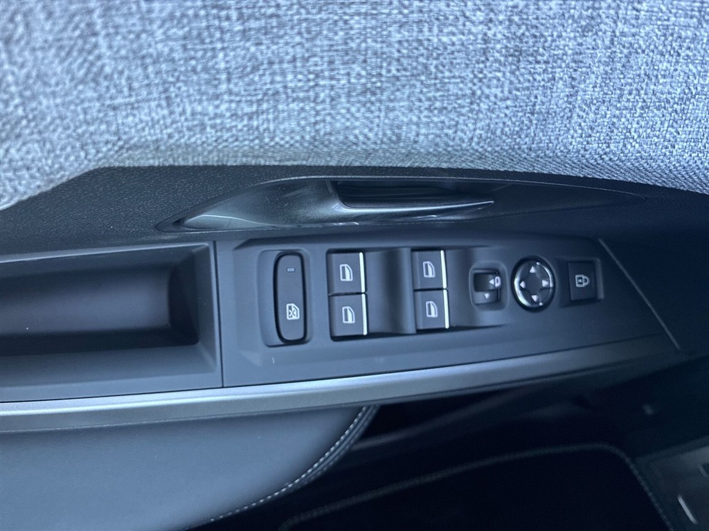 Peugeot e-5008 EL GT 210HK 5d Aut. - Image 16