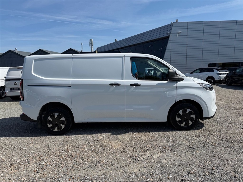 Ford E-Transit Custom 320 L1H1 EL Trend 136HK Van Aut. - Image 6