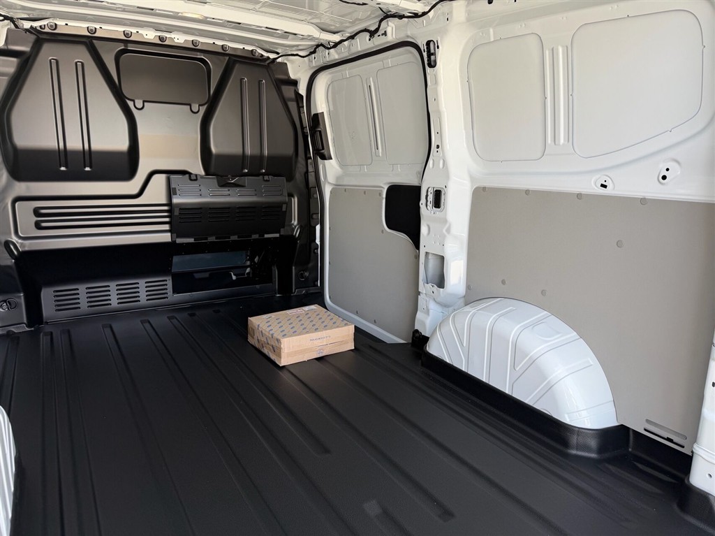 Ford E-Transit Custom 320 L1H1 EL Trend 136HK Van Aut. - Image 8
