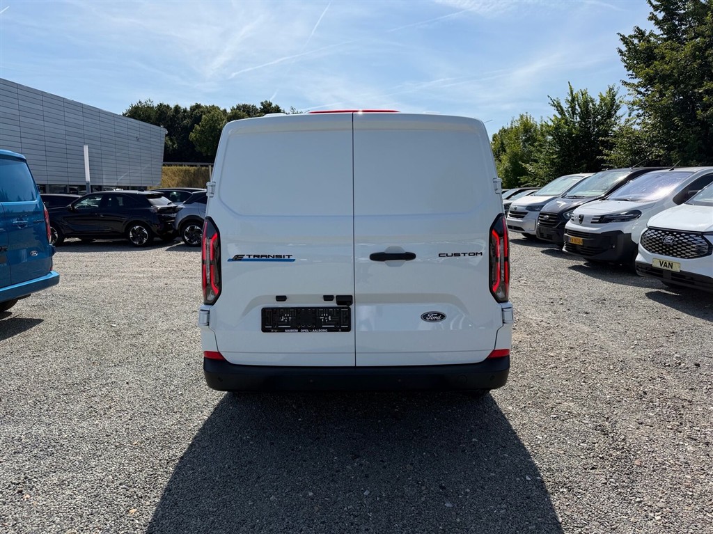 Ford E-Transit Custom 320 L1H1 EL Trend 136HK Van Aut. - Image 4