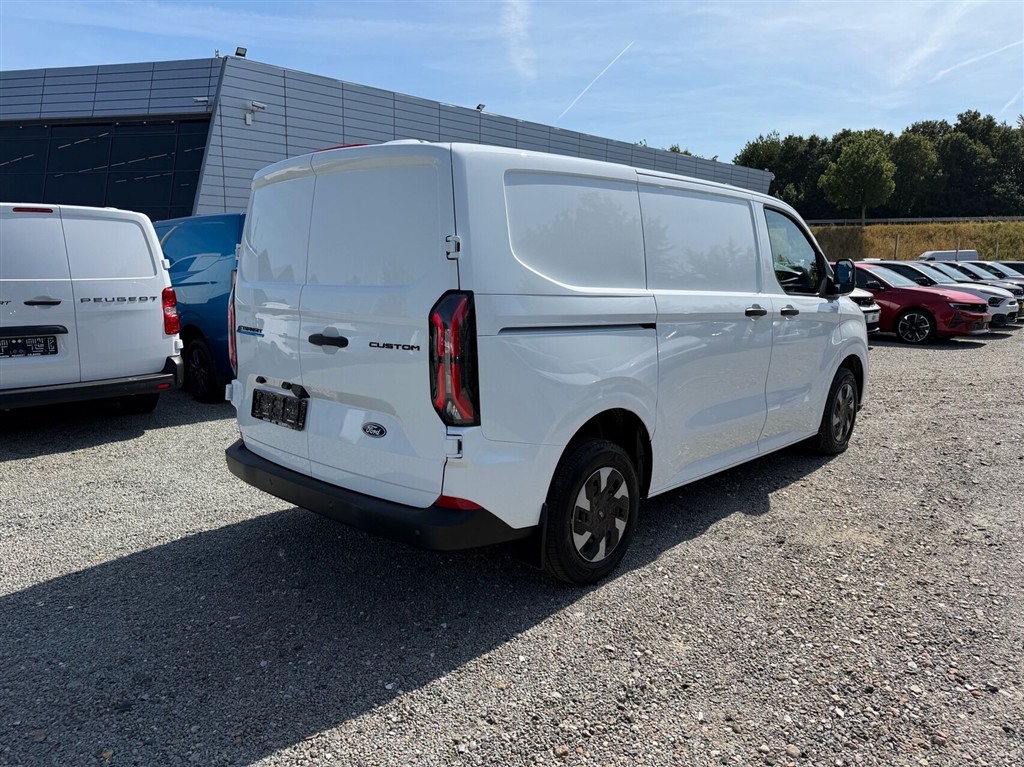 Ford E-Transit Custom 320 L1H1 EL Trend 136HK Van Aut. - Image 5