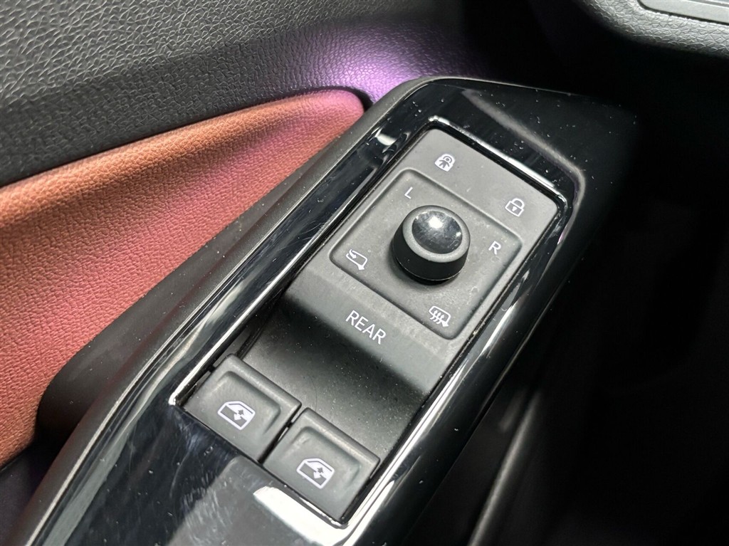 VW ID.4 EL Pro Performance 204HK 5d Aut. - Image 12