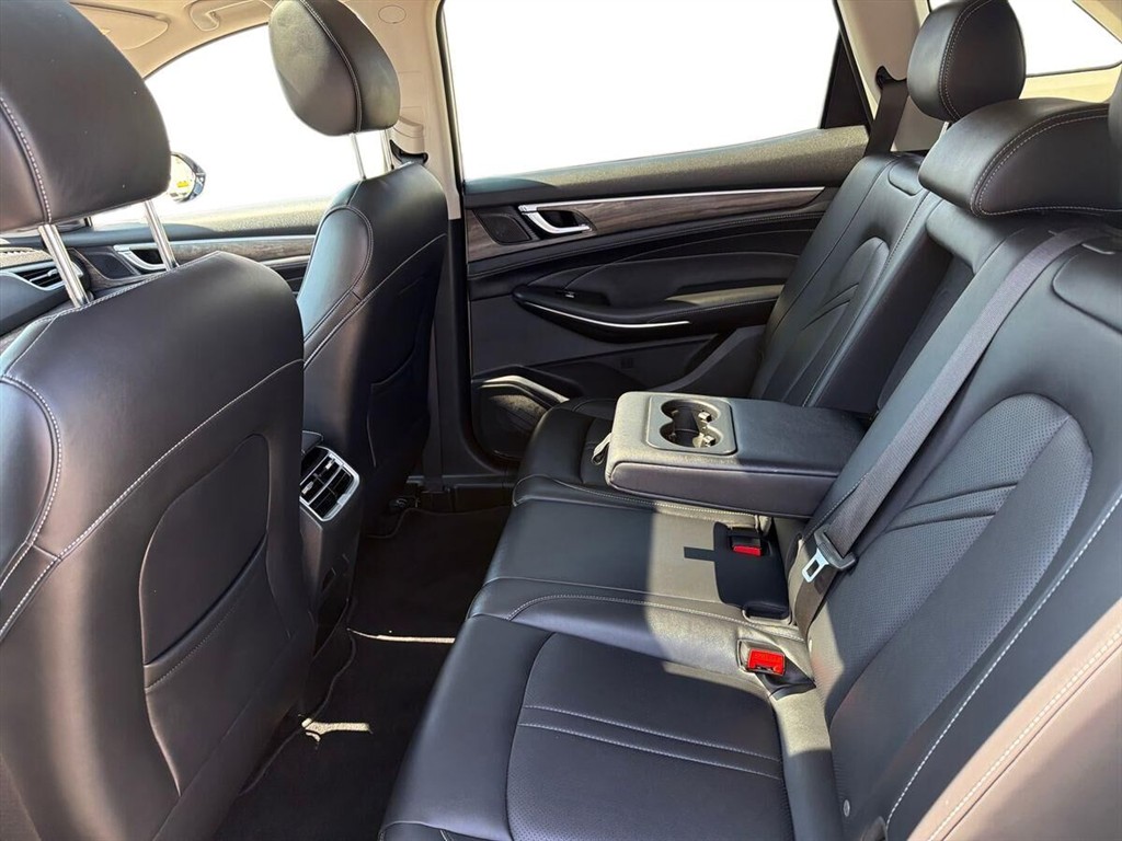 Navor E5 1,5 Plugin-hybrid Rock E-CVT 218HK 5d Aut. - Image 11