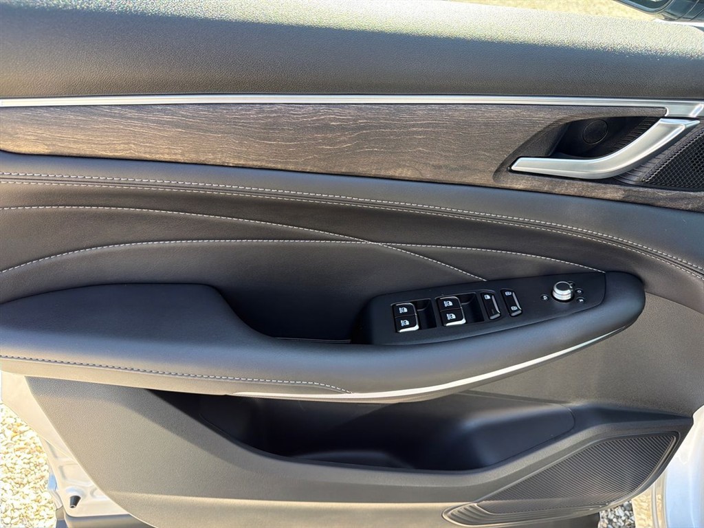 Navor E5 1,5 Plugin-hybrid Rock E-CVT 218HK 5d Aut. - Image 20