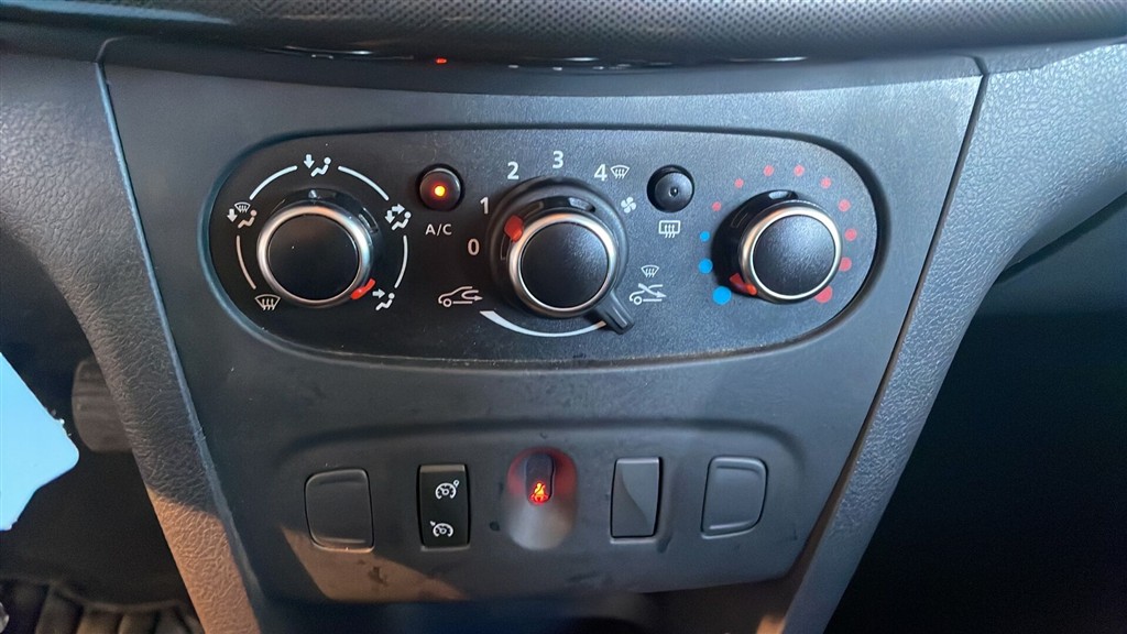 Dacia Sandero 1,5 Blue dCi Stepway Start/Stop 95HK 5d - Image 10
