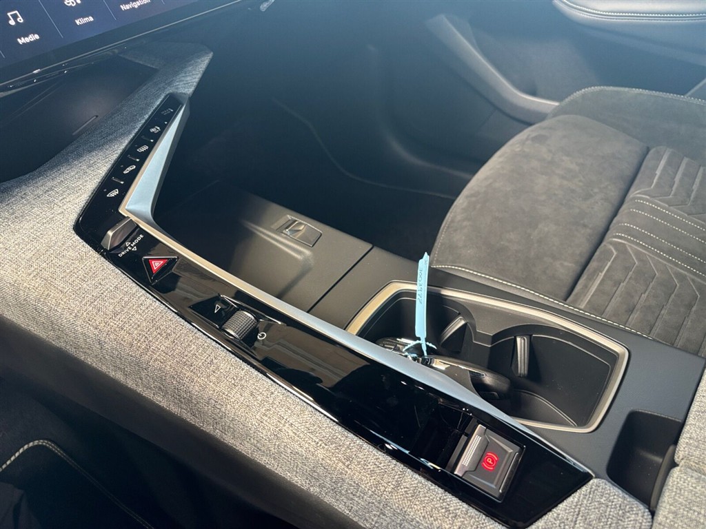 Peugeot e-5008 EL GT Pack 210HK 5d Aut. - Image 16