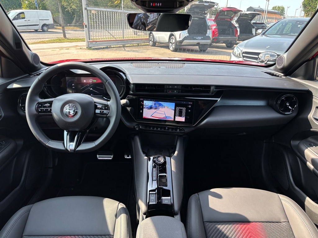 Alfa Romeo Junior 54 kWh 156hk - Image 13