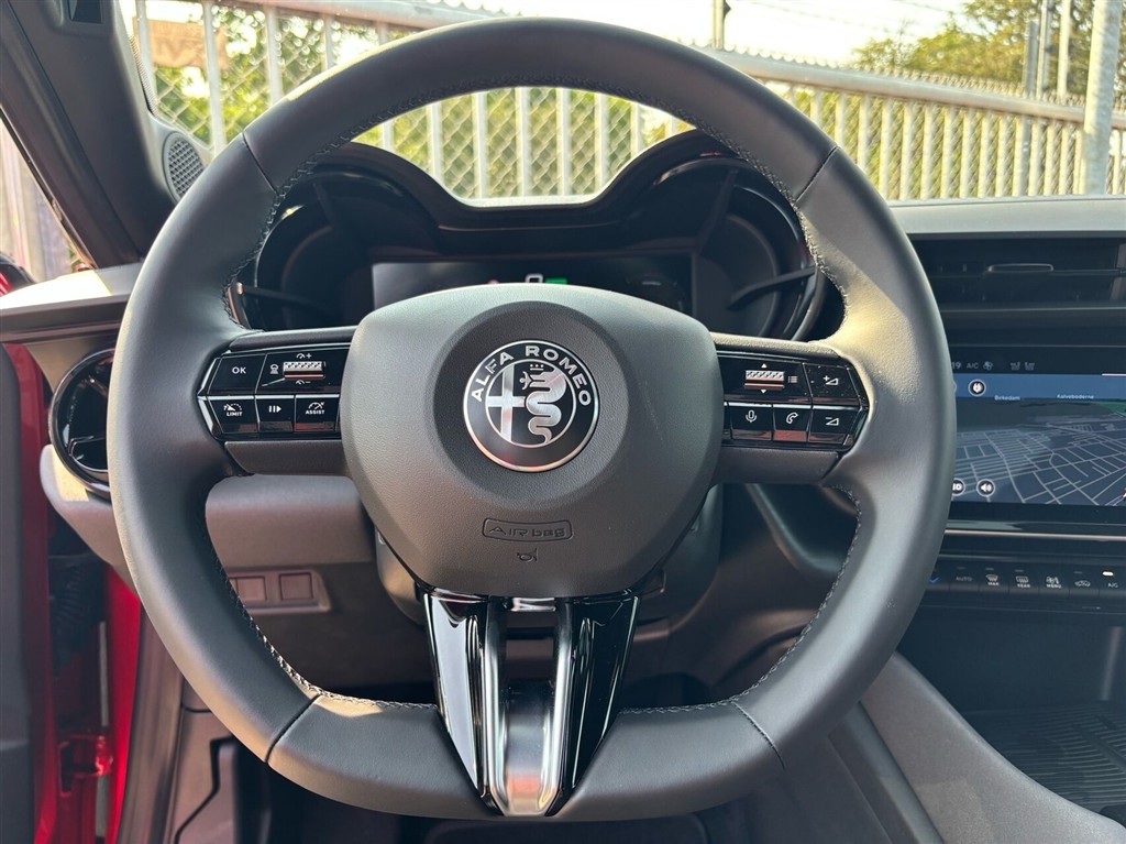 Alfa Romeo Junior 54 kWh 156hk - Image 20