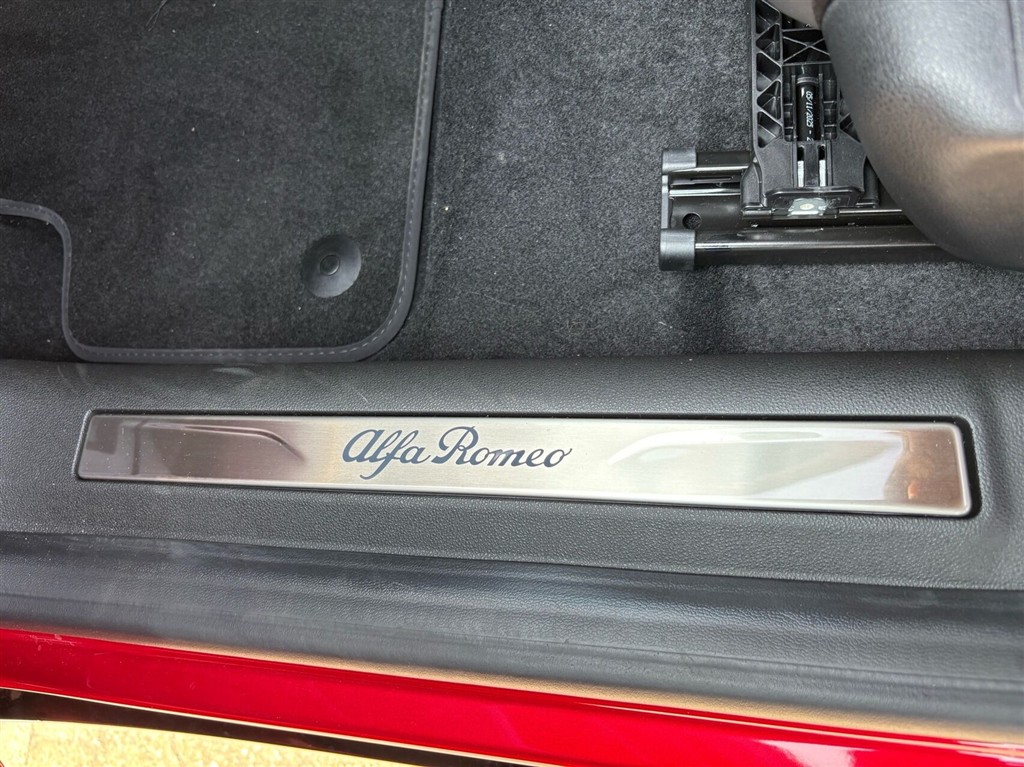 Alfa Romeo Junior 54 kWh 156hk - Image 23