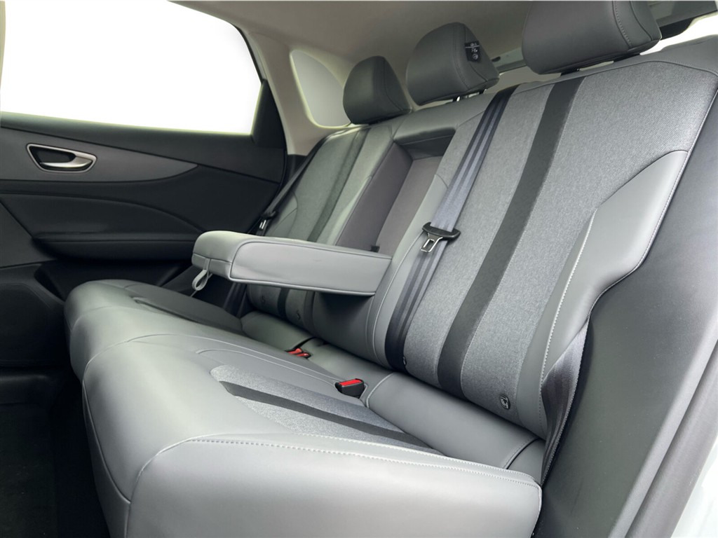 MG MGS5 Electric 64 kWh LR RWD Luxury 231HK Stc Aut. - Image 11