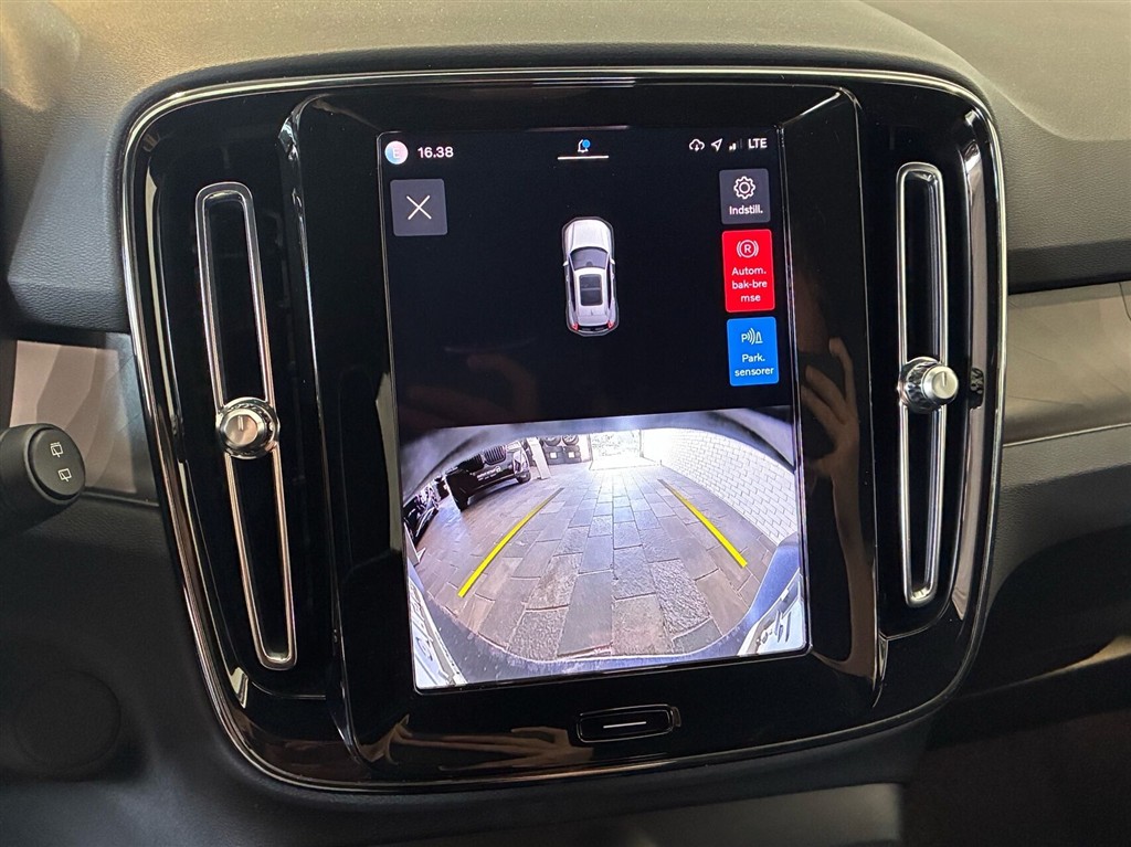 Volvo XC40 Recharge Extended Range Plus 252HK 5d Aut. - Image 10