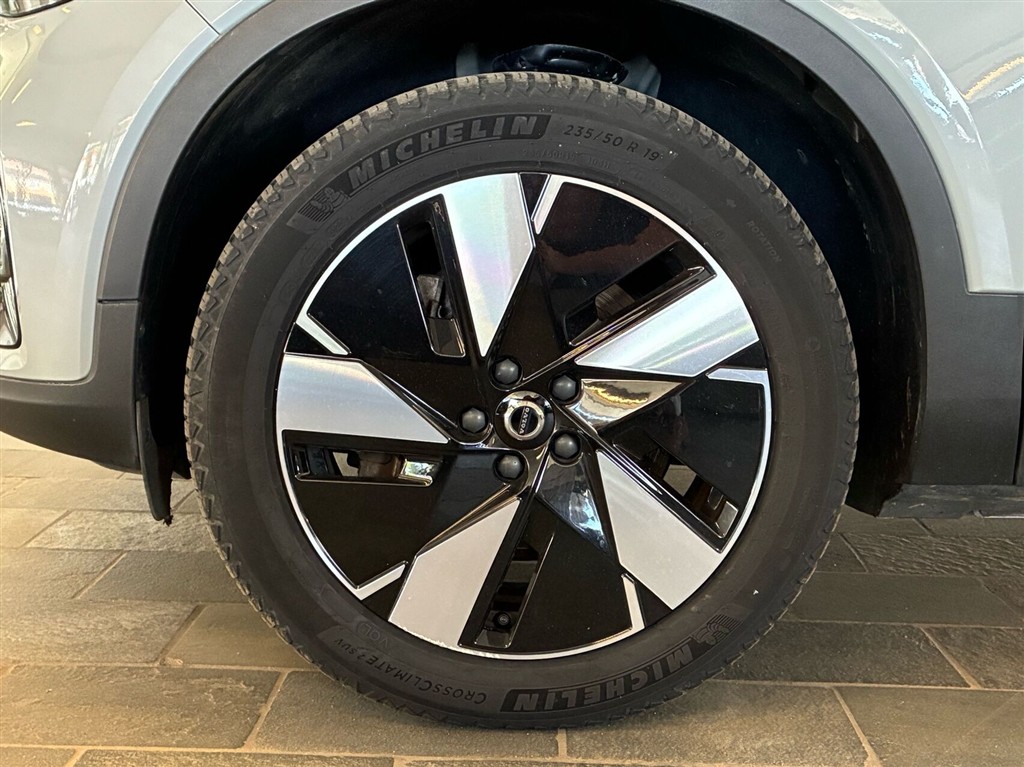 Volvo XC40 Recharge Extended Range Plus 252HK 5d Aut. - Image 5