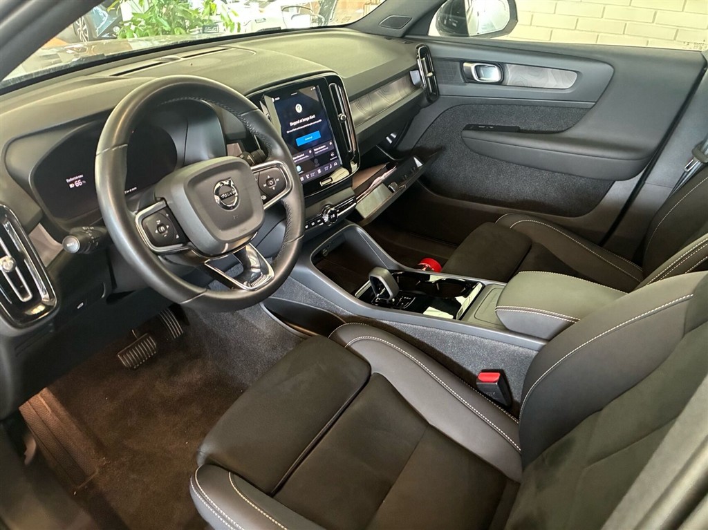 Volvo XC40 Recharge Extended Range Plus 252HK 5d Aut. - Image 6