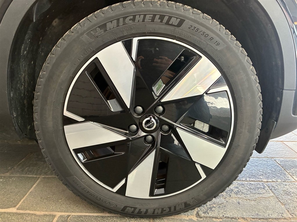 Volvo XC40 Recharge Extended Range Plus 252HK 5d Aut. - Image 3