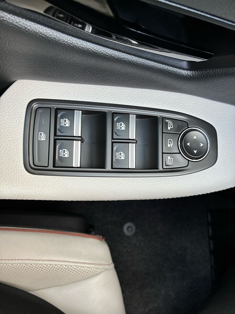 Renault Mégane E-TECH Iconic 220HK 5d Aut. - Image 13