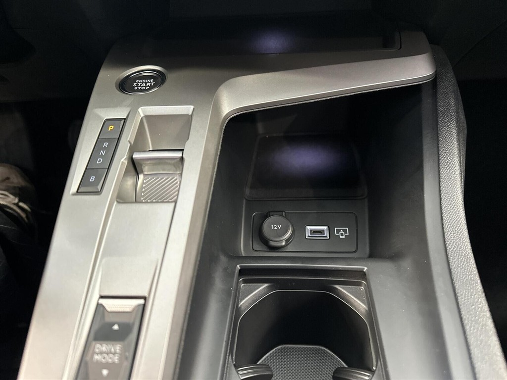 Peugeot e-308 SW EL Style 156HK Stc Aut. - Image 9