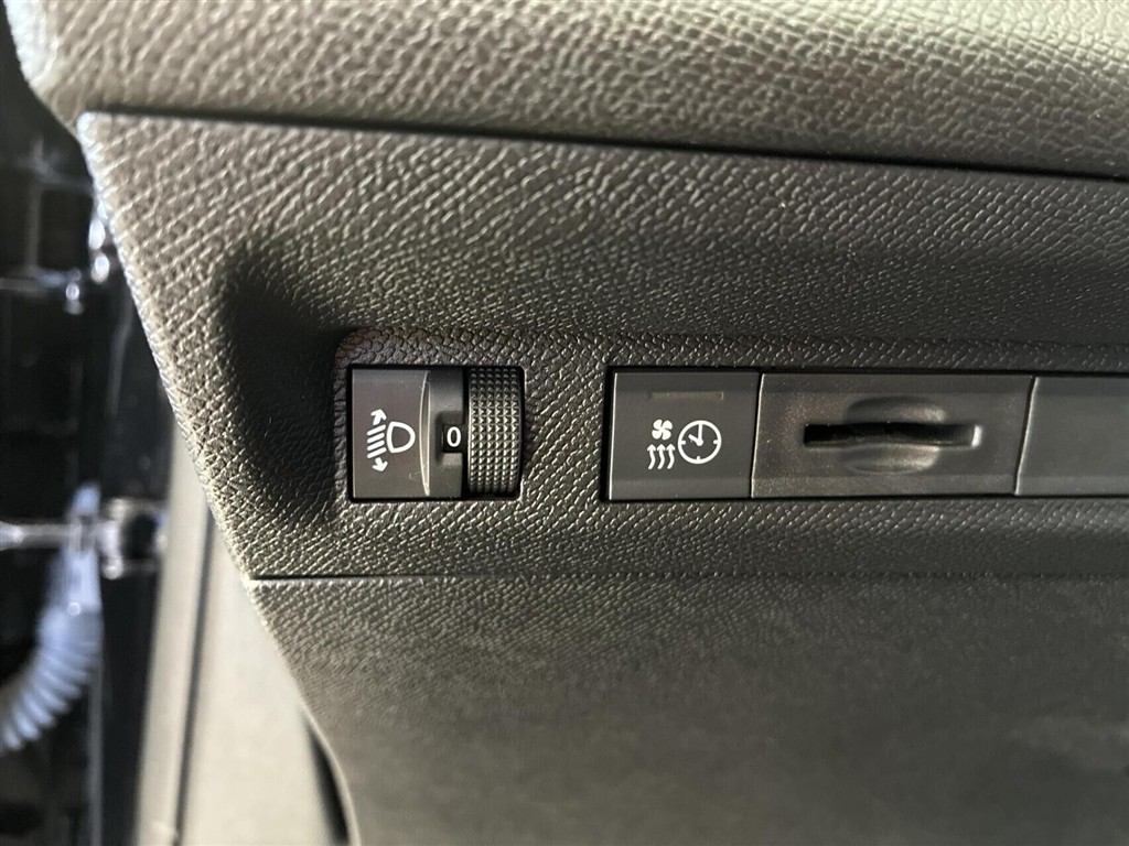 Peugeot e-308 SW EL Style 156HK Stc Aut. - Image 18