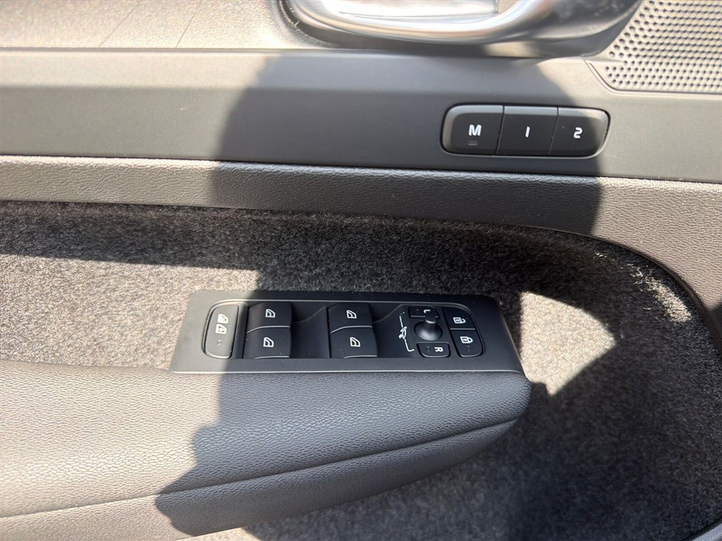 Volvo XC40 P6 Recharge Plus 231HK 5d Aut. - Image 20