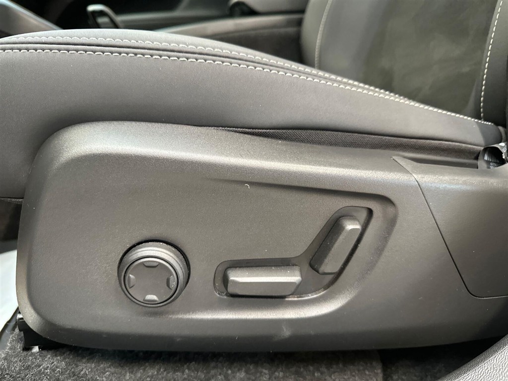 Volvo XC40 P6 Recharge Ultimate 231HK 5d Aut. - Image 17