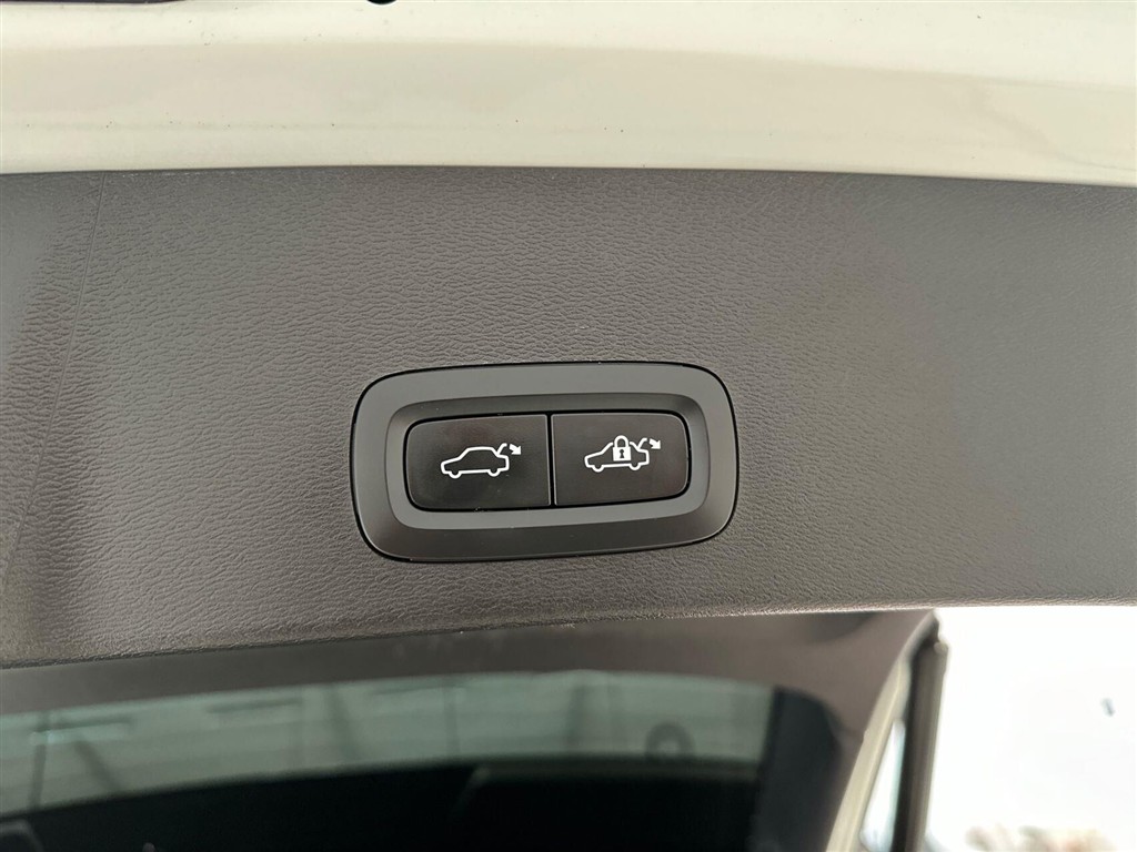 Volvo XC40 P6 Recharge Ultimate 231HK 5d Aut. - Image 18