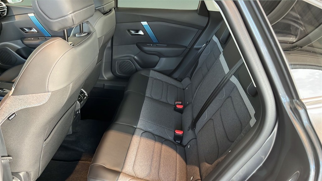 Citroën e-C4 X EL Feel Pack 136HK 5d Aut. - Image 7