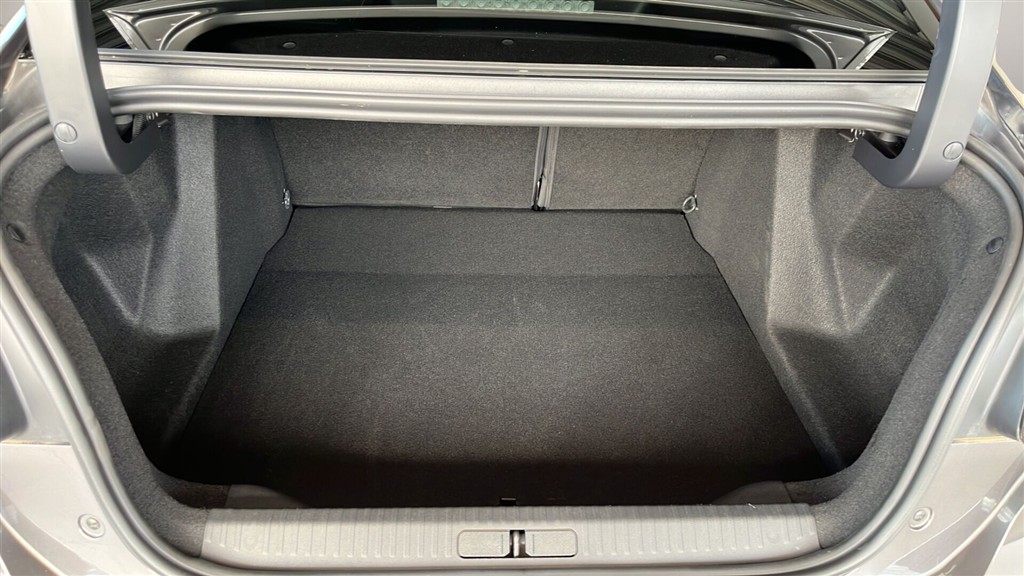 Citroën e-C4 X EL Feel Pack 136HK 5d Aut. - Image 8