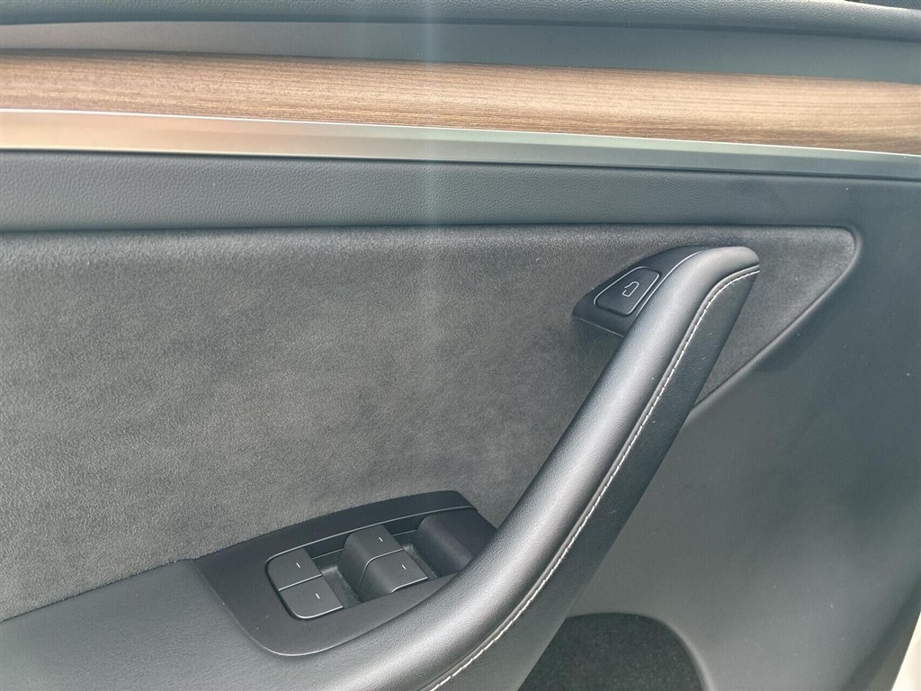 Tesla Model Y EL Long Range AWD 514HK 5d Aut. - Image 12