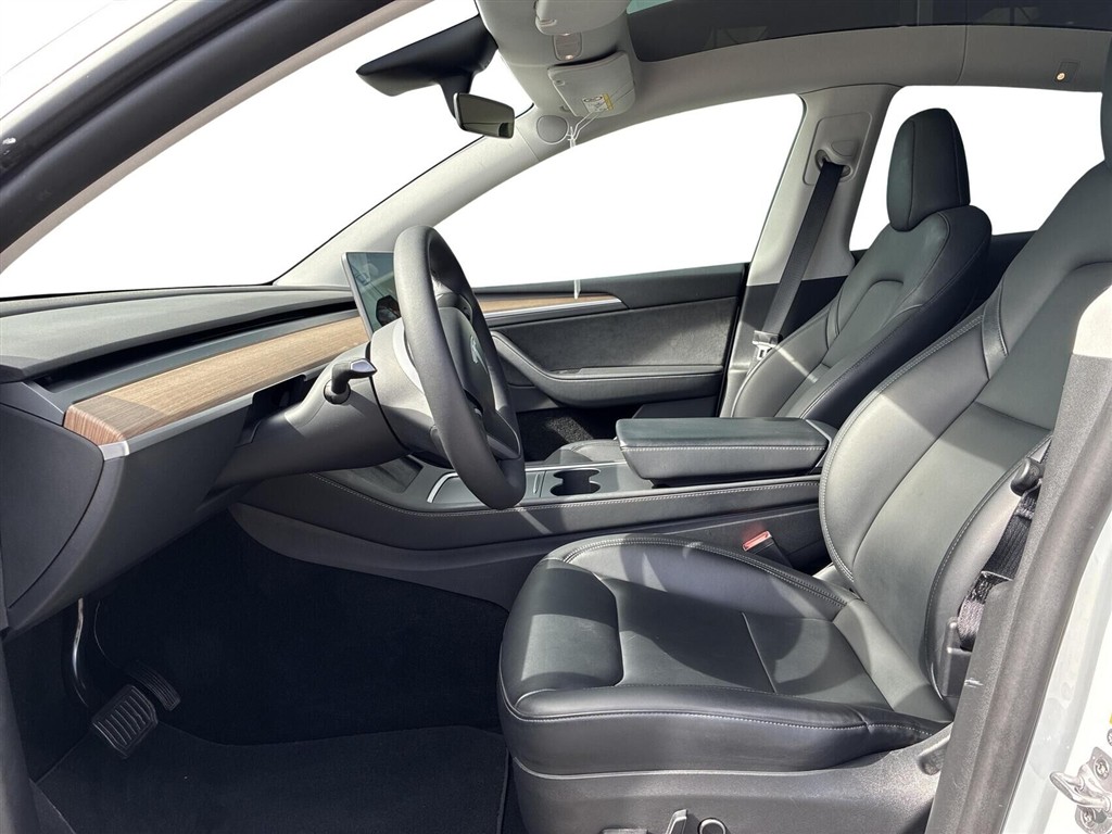 Tesla Model Y EL Long Range AWD 514HK 5d Aut. - Image 4