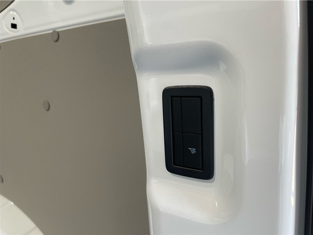 Ford E-Transit Custom 320 L1H1 EL Sport 218HK Van Aut. - Image 7