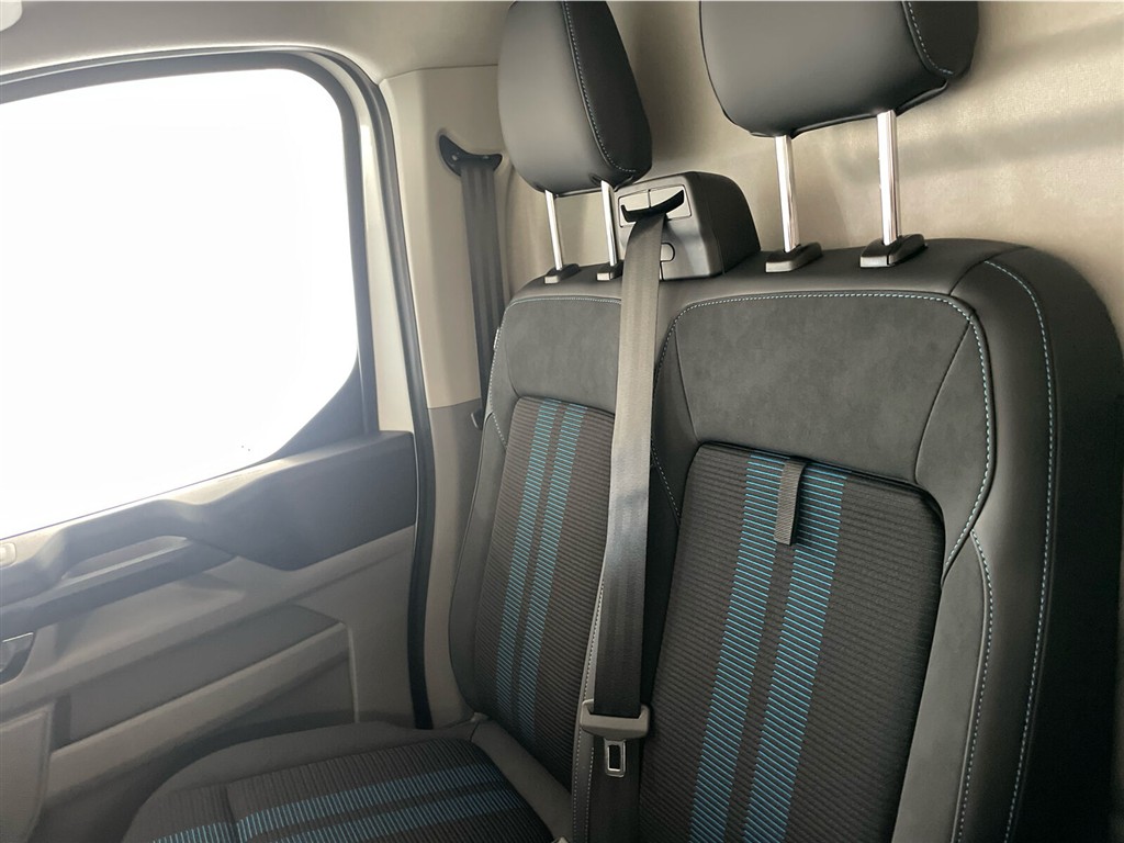 Ford E-Transit Custom 320 L1H1 EL Sport 218HK Van Aut. - Image 11