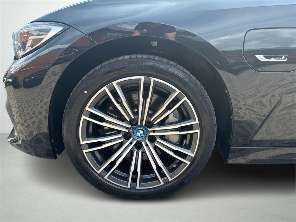 BMW 330e Touring 2,0 Plugin-hybrid M-Sport Steptronic 292HK Stc 8g Aut. - Image 6