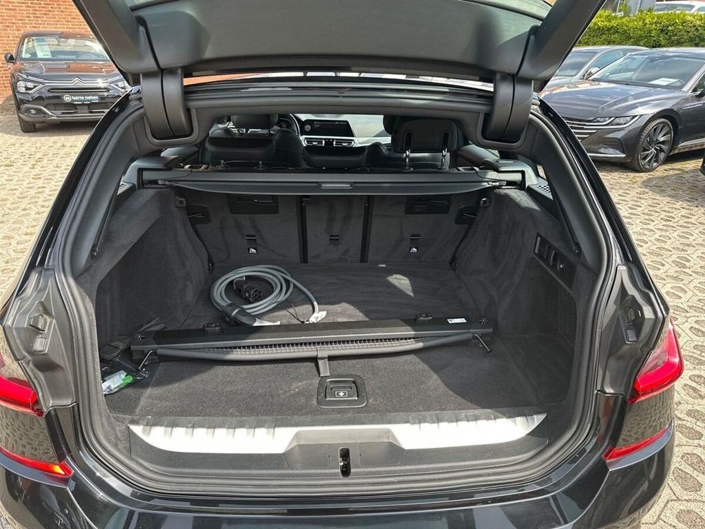 BMW 330e Touring 2,0 Plugin-hybrid M-Sport Steptronic 292HK Stc 8g Aut. - Image 13