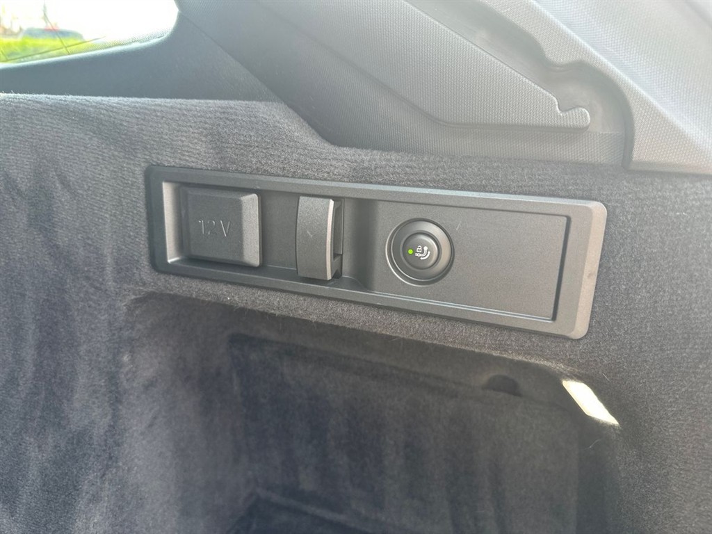 BMW 330e Touring 2,0 Plugin-hybrid M-Sport Steptronic 292HK Stc 8g Aut. - Image 18