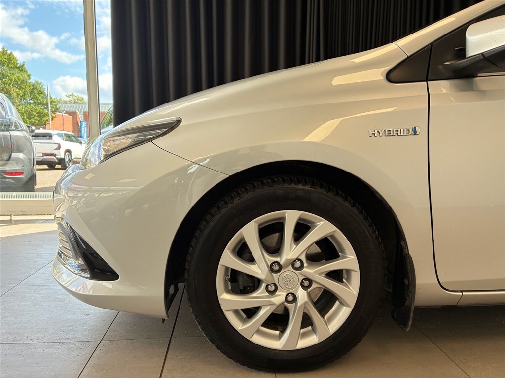 Toyota Auris Touring Sports 1,8 Hybrid H2 Comfort 136HK Stc Aut. - Image 2