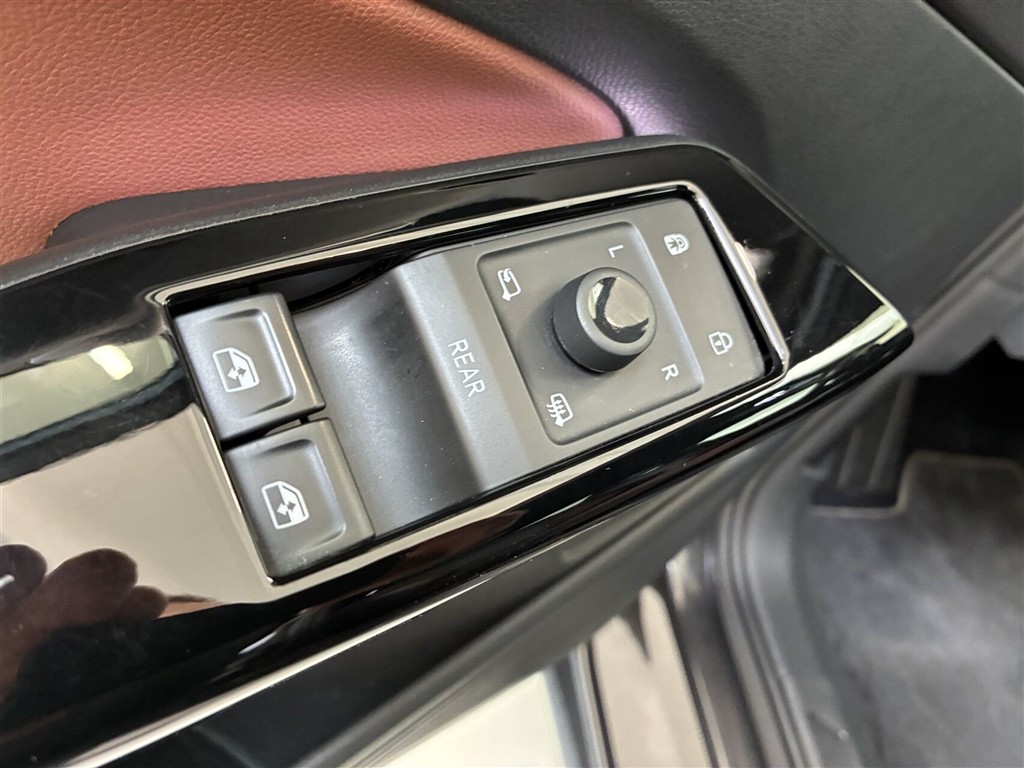 VW ID.4 EL Pro Performance 204HK 5d Aut. - Image 8