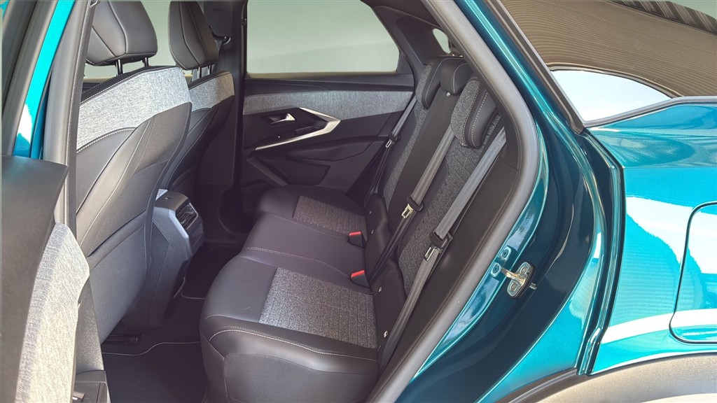 Peugeot e-3008 EL Allure 210HK 5d Aut. - Image 9