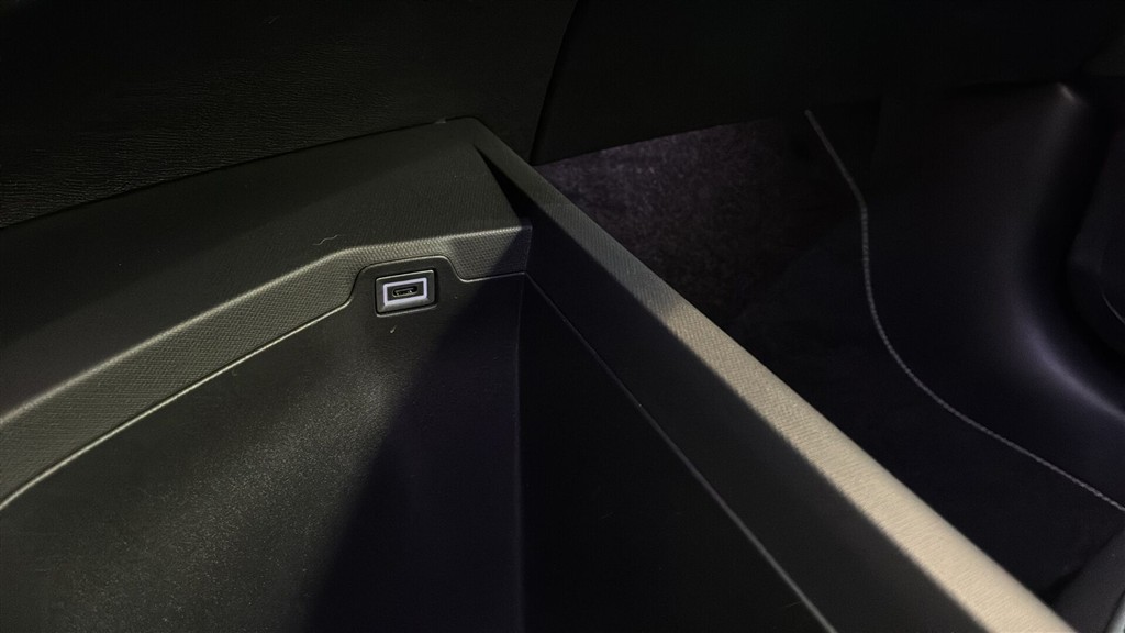 Peugeot e-3008 EL Allure 210HK 5d Aut. - Image 15