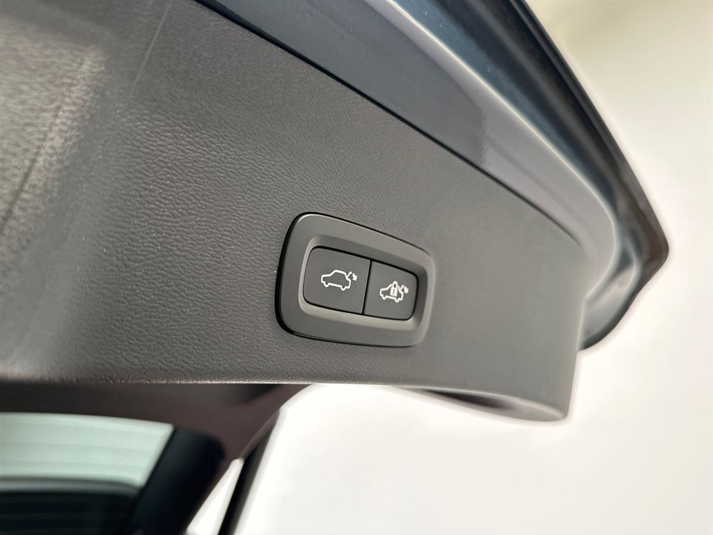 Volvo XC40 P8 Recharge Twin Ultimate AWD 408HK 5d Aut. - Image 17