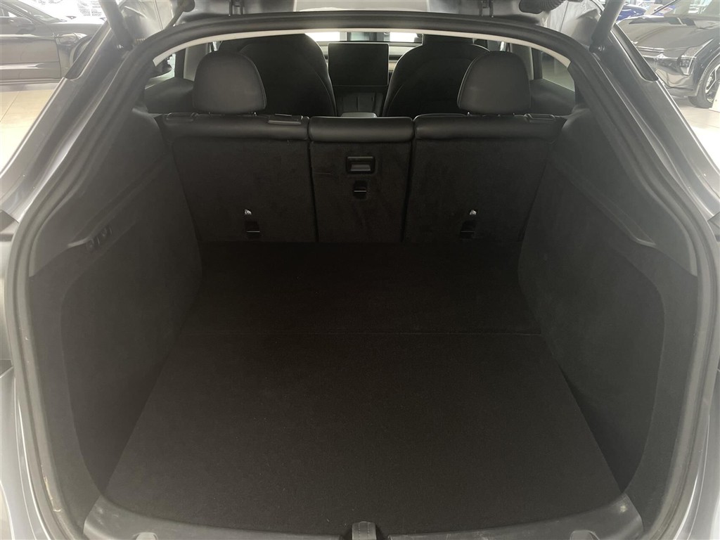 Tesla Model Y EL Long Range RWD 347HK 5d Aut. - Image 9