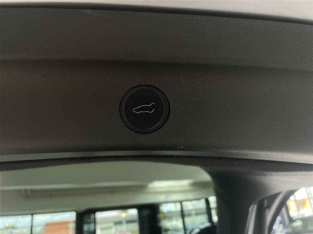 Tesla Model Y EL Long Range RWD 347HK 5d Aut. - Image 12