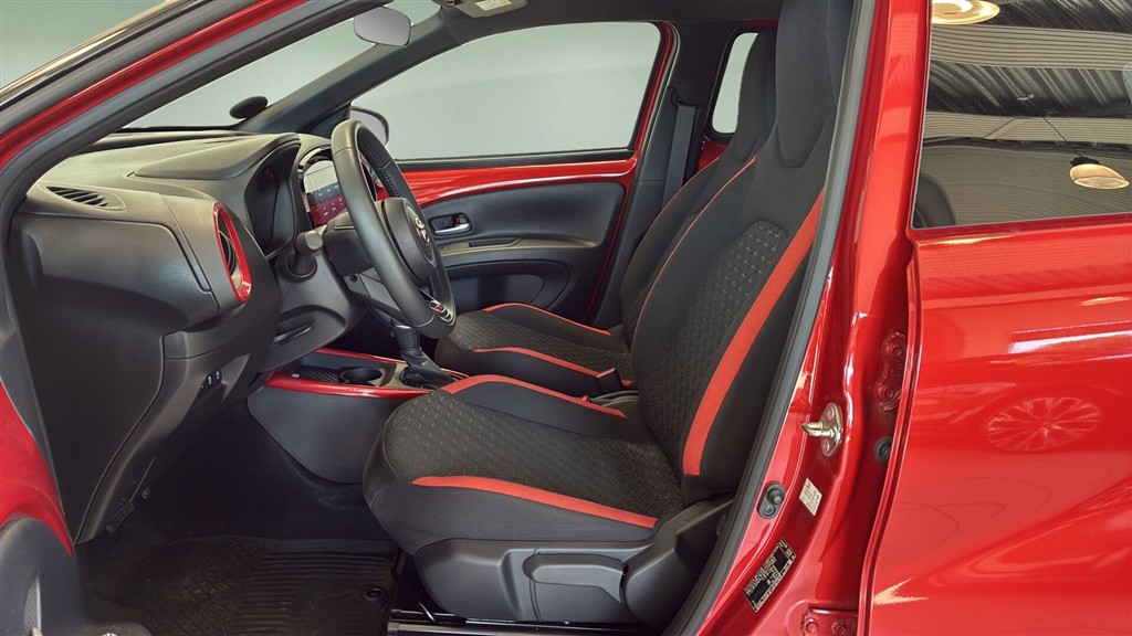 Toyota Aygo X 1,0 VVT-I Pulse Design 72HK 5d Aut. - Image 6