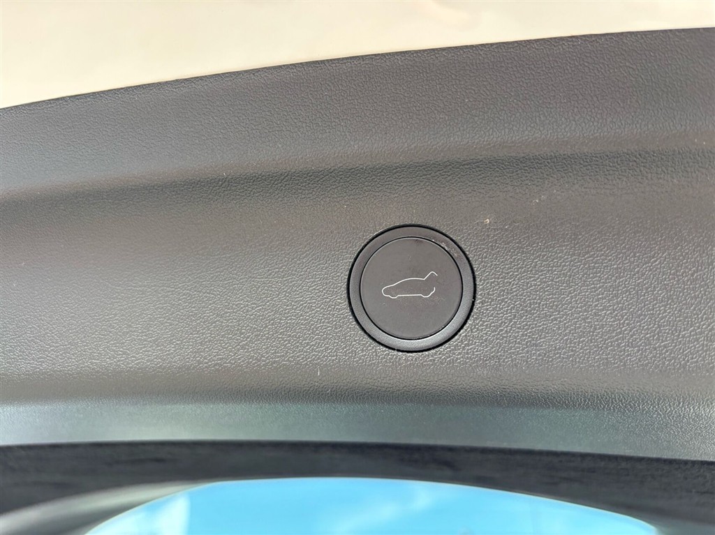 Tesla Model Y EL Long Range AWD 514HK 5d Aut. - Image 8