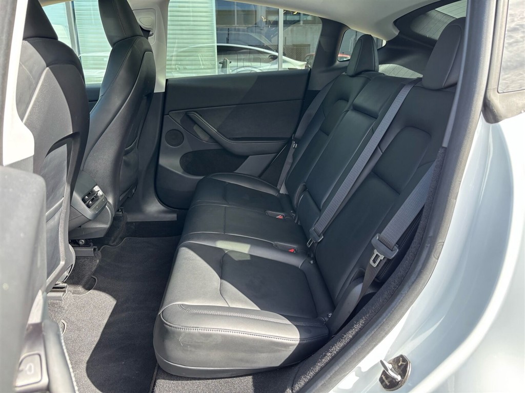 Tesla Model Y EL Long Range AWD 514HK 5d Aut. - Image 18